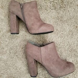 Nine West Emmaline Taupe Booties 9 Medium NEW